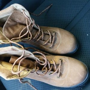 St John's Bay women's boots size 9 the color chestnut